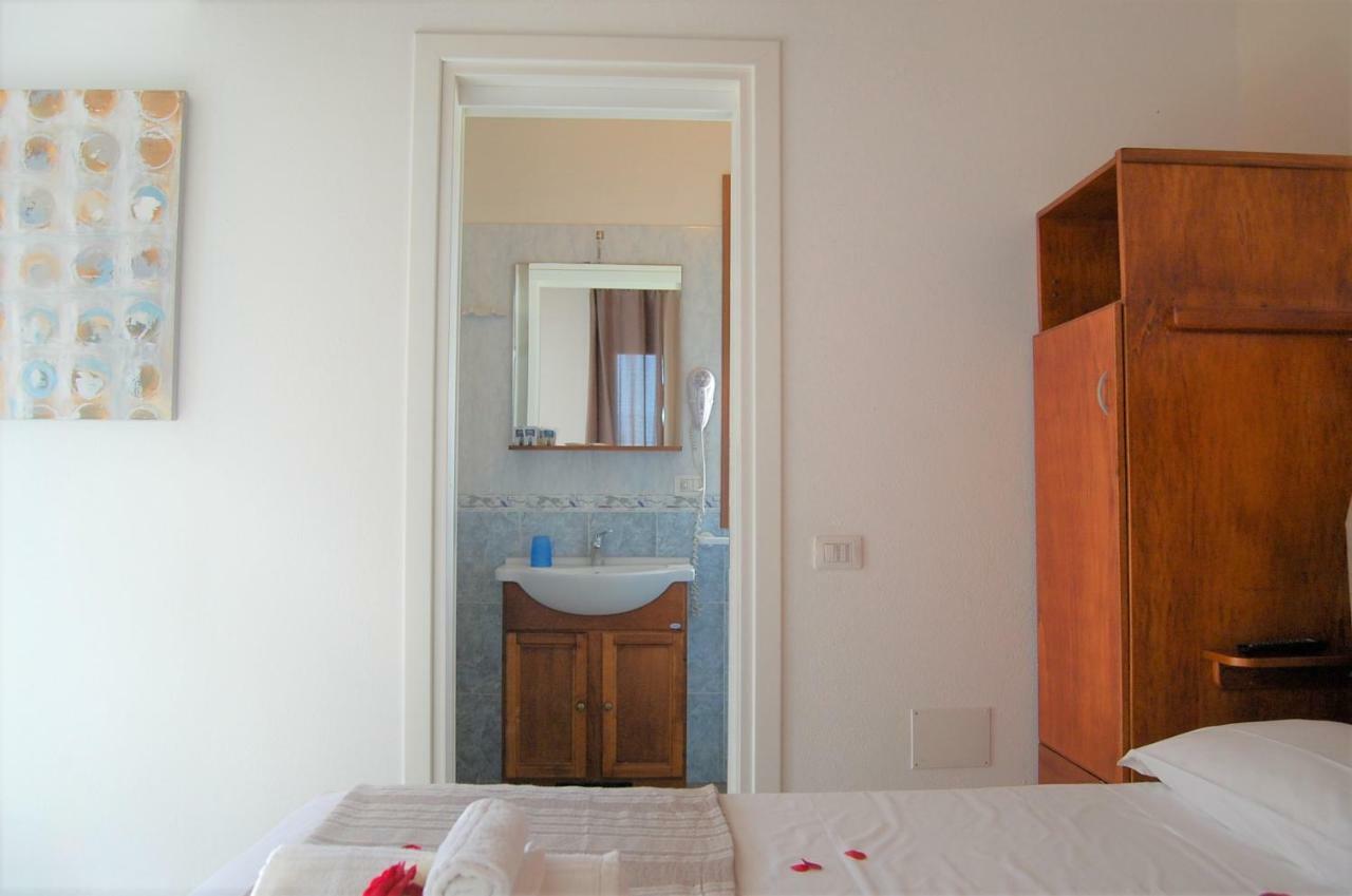 I Lentischi Aparthotel วิลลัสซีมีอุส ภายนอก รูปภาพ